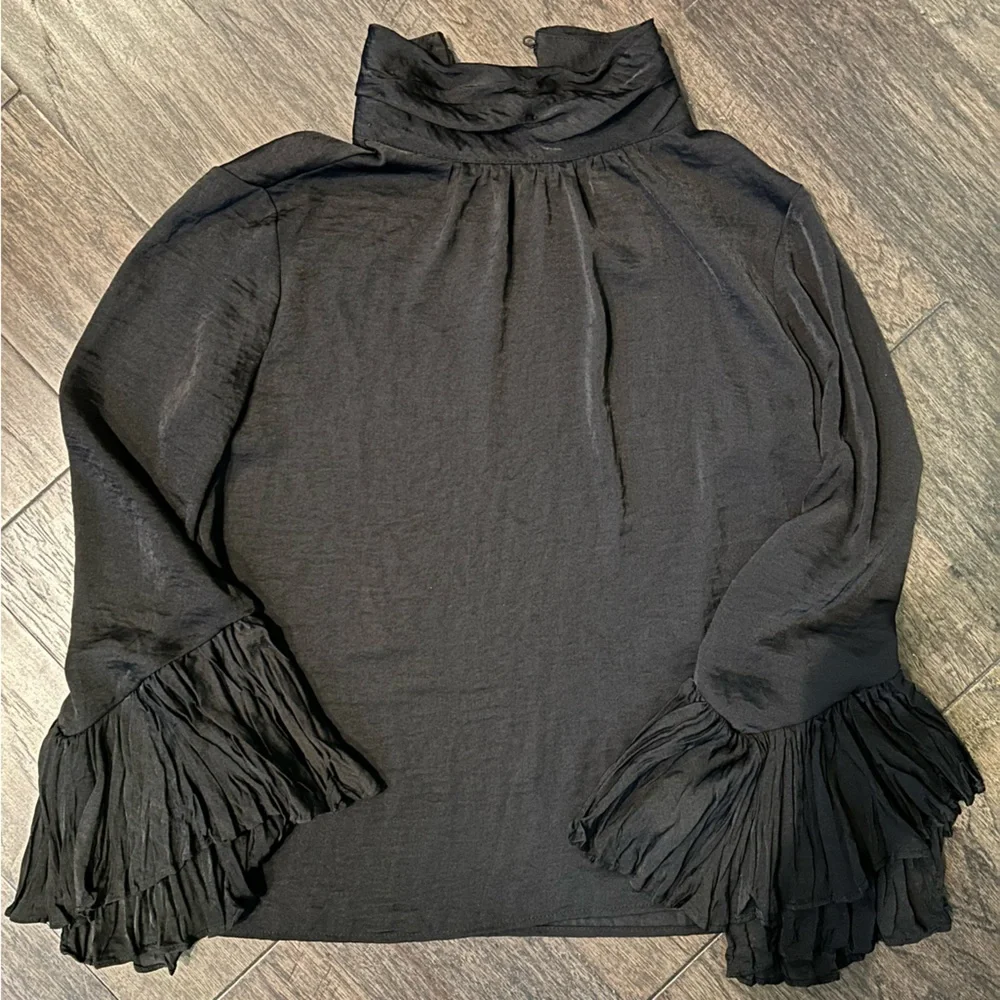 Vince Camuto Black Silk Blend Bell Sleeve Blouse | Size XS | Work to Evening - Picture 1 of 4